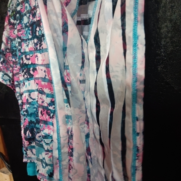 L.E.I. Floral neon colored X-large girls blouse - Picture 4 of 5